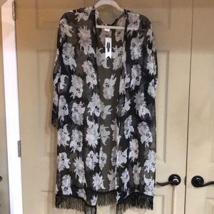 Ladies O/S black/white floral cover-up NWT SWIM